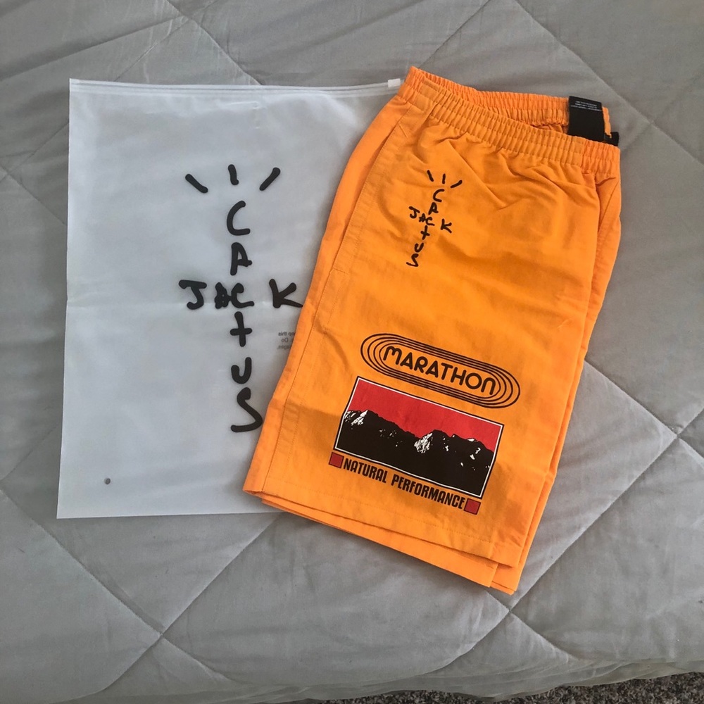 Travis Scott Path Shorts Gold - M